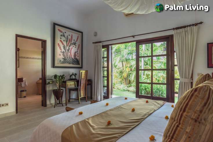 Beautiful Five Bedrooms Beachfront Villa