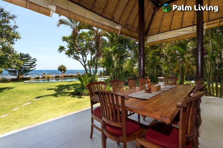 Beachfront Villa with Guest House