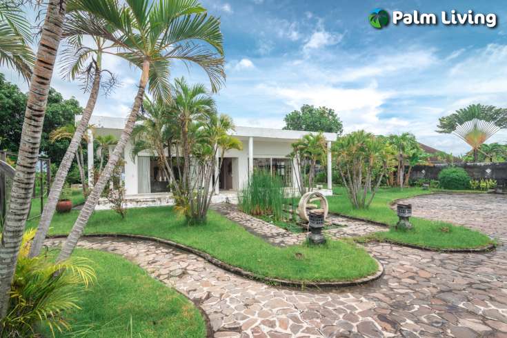 Rare Expansive Beachfront Villa