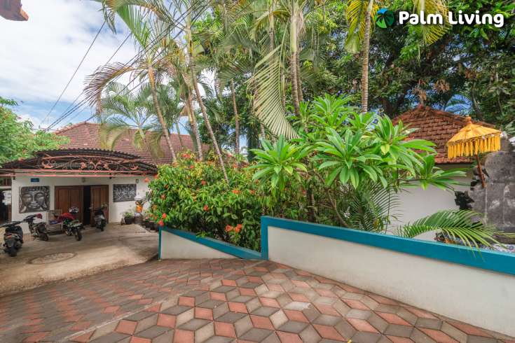 Tasteful Beachfront Villa with Guest House