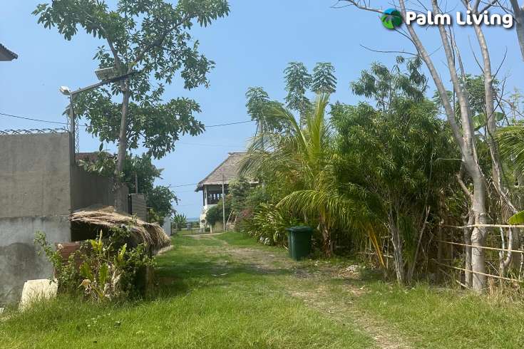 Dencarik Plot Close to The Beach