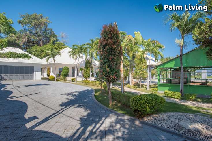 Villa for Sale with Stunning Views