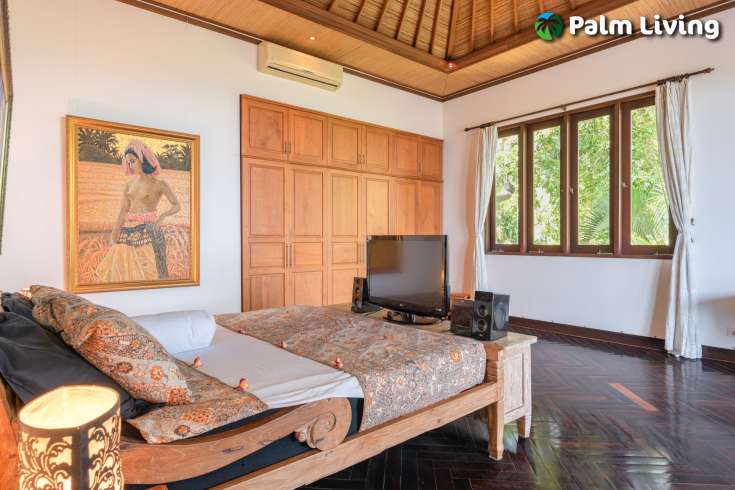 Spacious Hillside Villa in Kayuputih