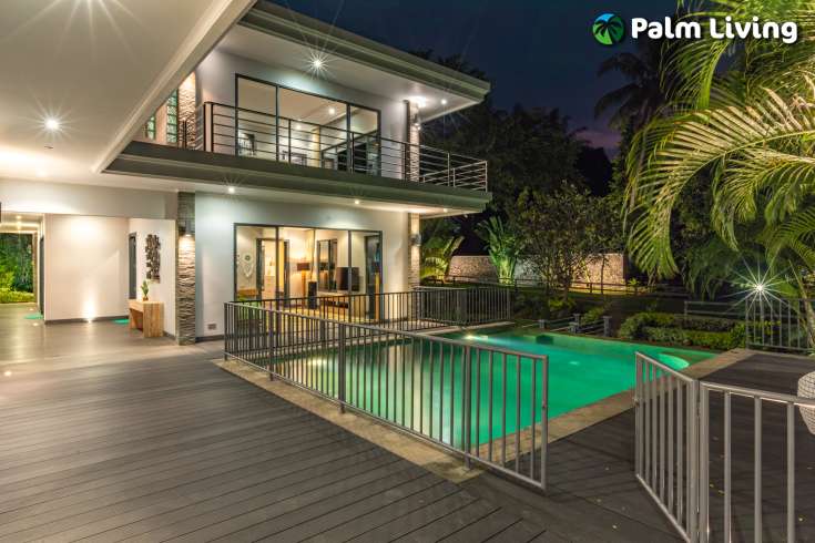 Luxury Villa Built on Large Land Plot