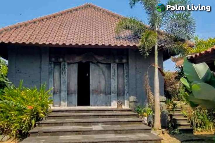 Spacious Garden Villa in Kediri for Sale