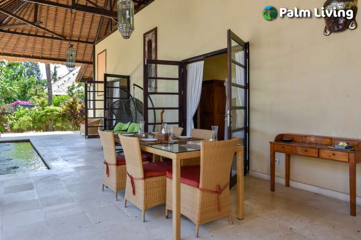 Luxury Balinese Beachfront Villa Dencarik