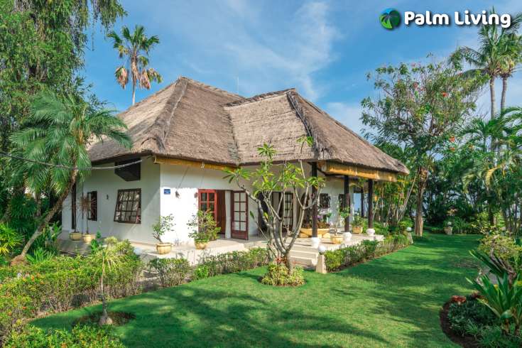 Beautiful Five Bedrooms Beachfront Villa