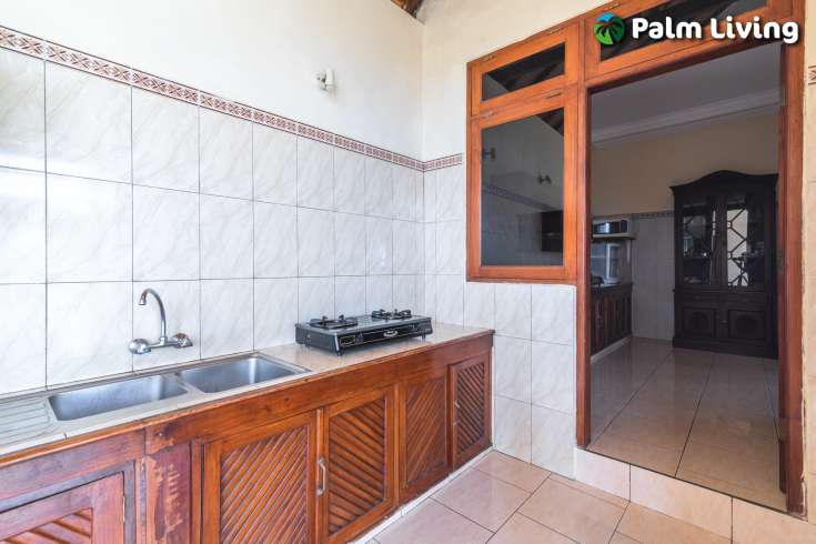 Serene Lovina Villa with Bungalow