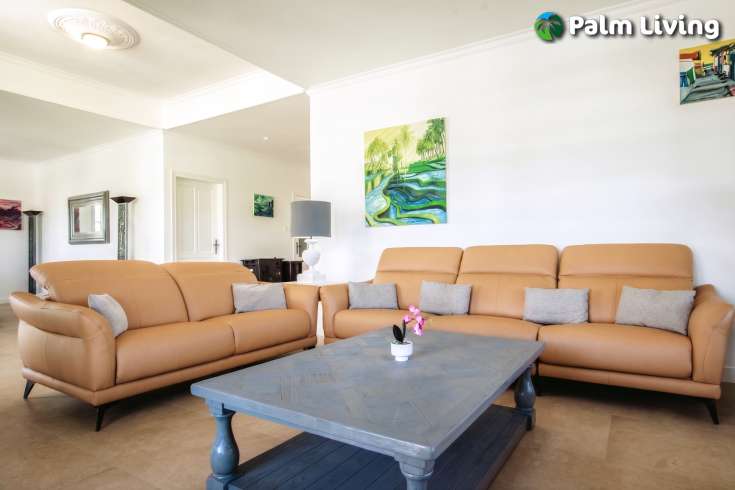Villa for Sale with Stunning Views
