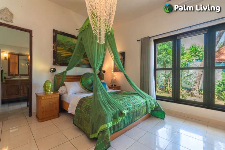 Tasteful Beachfront Villa with Guest House