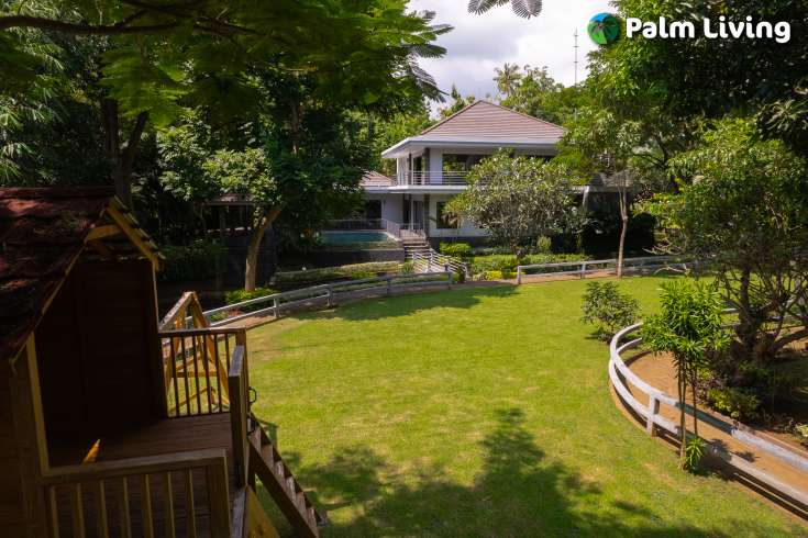 Luxury Villa Built on Large Land Plot