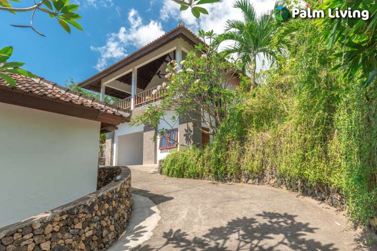 Serene Villa overlooking to the Ocean