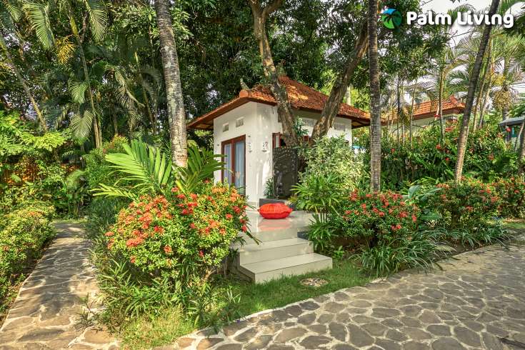 Tasteful Beachfront Villa with Guest House