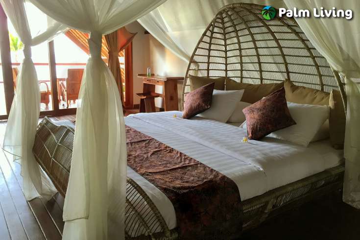 Spacious Beachfront Villa with Nice Garden