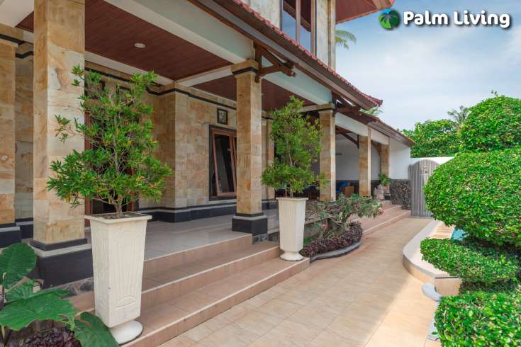 Serene Lovina Villa with Bungalow
