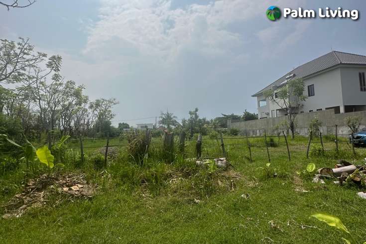 Dencarik Plot Close to The Beach