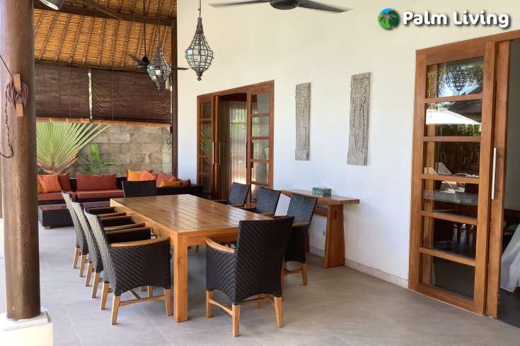 Spacious Beachfront Villa with Nice Garden