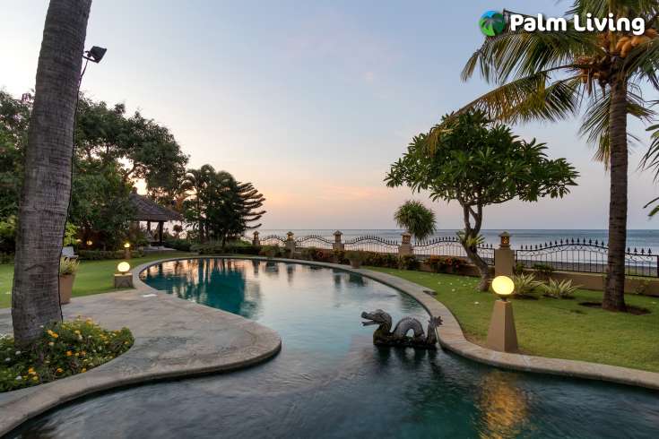 Beachfront Villa with Guest House