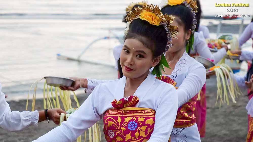 Panyembrama Dancer