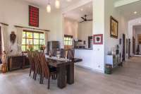Beautiful Five Bedrooms Beachfront Villa