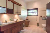 Beautiful Five Bedrooms Beachfront Villa