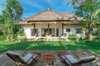 Beautiful Five Bedrooms Beachfront Villa