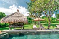 A Dream Villa with Beautiful Garden