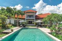 Spacious Hillside Villa, Ocean Views