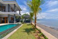 Beachfront  Villa Nearby Lovina