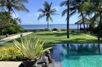 Spacious Beachfront Villa with Nice Garden