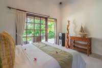 Beautiful Five Bedrooms Beachfront Villa