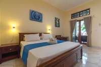 Serene Lovina Villa with Bungalow