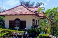 Spacious Garden Villa in Kediri for Sale