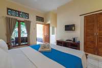Serene Lovina Villa with Bungalow
