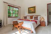 Beautiful Five Bedrooms Beachfront Villa