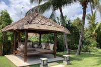 Spacious Beachfront Villa with Nice Garden