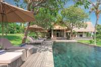 A Dream Villa with Beautiful Garden