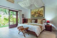 Beautiful Five Bedrooms Beachfront Villa