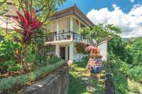 Spacious Hillside Villa, Ocean Views