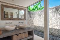 A Dream Villa with Beautiful Garden