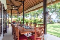 Beautiful Five Bedrooms Beachfront Villa