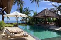 Spacious Beachfront Villa with Nice Garden