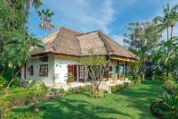 Beautiful Five Bedrooms Beachfront Villa