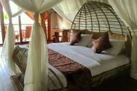 Spacious Beachfront Villa with Nice Garden