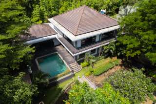 Luxury Villa Built on Large Land Plot