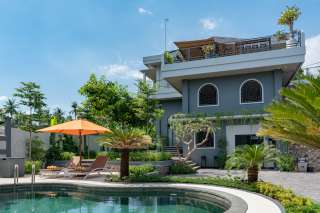 New Luxury Hillside Villa With 3 Studios