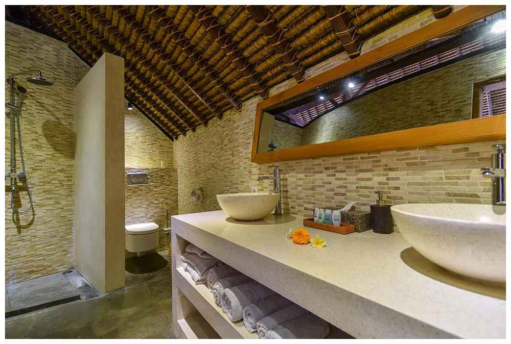 Building Villa Tropis Bathroom
