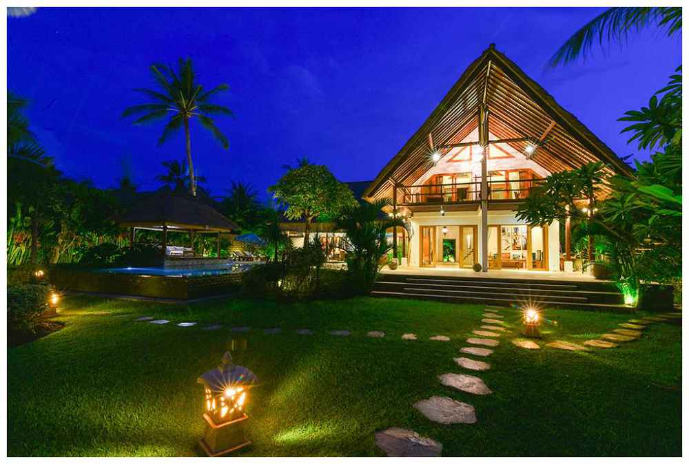 Building Villa Tropis By Night