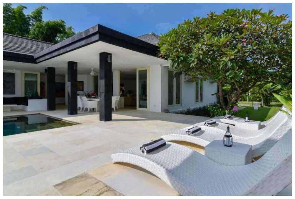 Terang By Villa Builders Palm Living Sunbeds